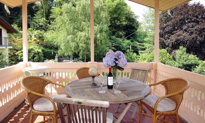 Castello Apartment | Cozy Apartment for 6 with Patio, Pets Welcome & WIFI