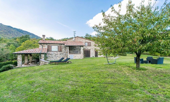 Montieri Apartment | Spacious Apartment for 9 with WIFI, Pets Welcome & Patio