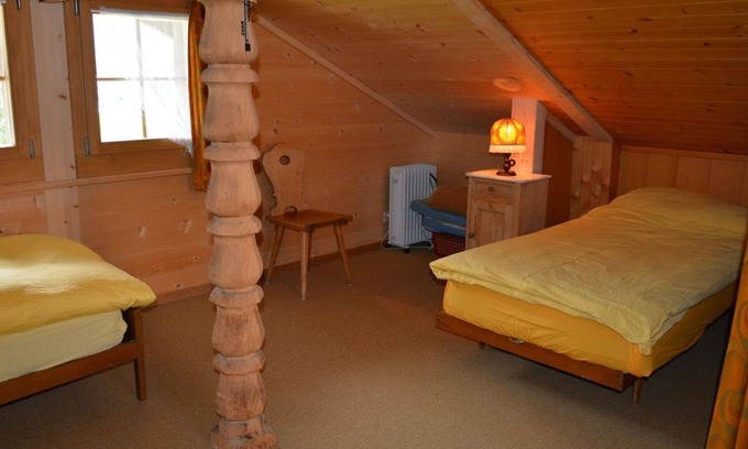 Lauenen Apartment | Cozy Apartment for 4 with Balcony, Spa & Breakfast Included