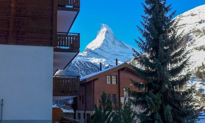 Zermatt Apartment | Ideal Apartment for 6 with WIFI, Balcony & Guest Rated 10/10