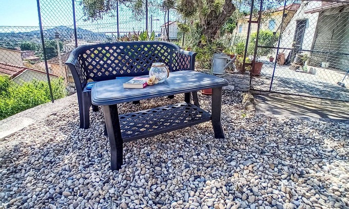 Poggi Apartment | Beautiful apartment for 4 guests with WIFI, patio and parking