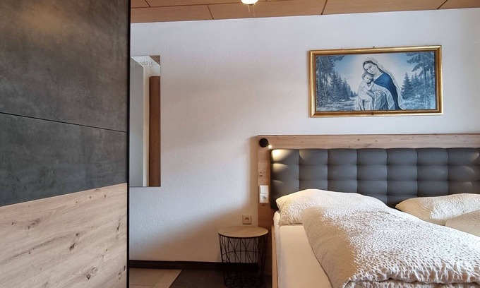 Kappl Apartment | Spacious Apartment for 14 with WIFI, Patio & Pet-Friendly