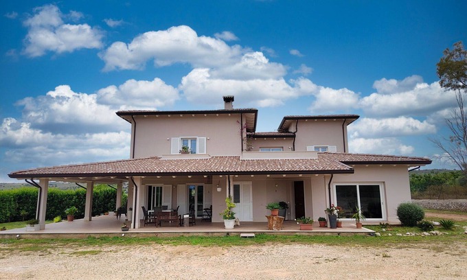 San Corrado di Fuori Apartment | Cozy Oceanfront Apartment for 4 with A/C and Terrace