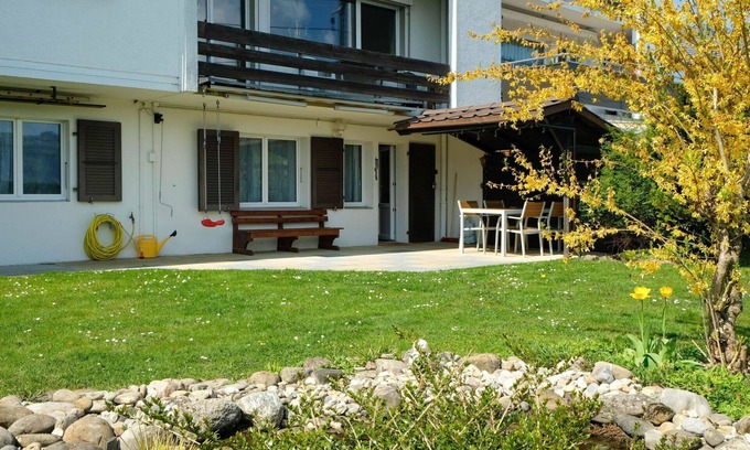 Gwatt Apartment | Cozy Apartment for 4 with Balcony, WiFi, and Parking