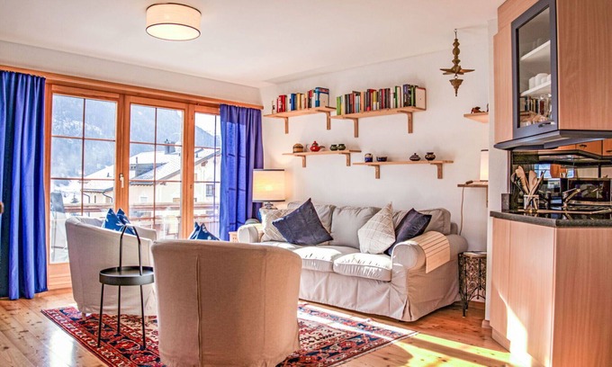 Zuoz Apartment | Inviting Apartment for 4 with WIFI, Balcony & Lake Views
