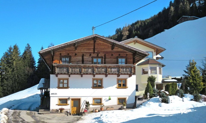 See Apartment | Comfortable Apartment for 6 with WIFI, Patio & Parking