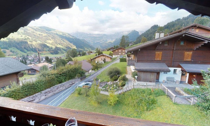 Lenk Apartment | Cozy Apartment with Balcony, TV & Parking for 6 Guests