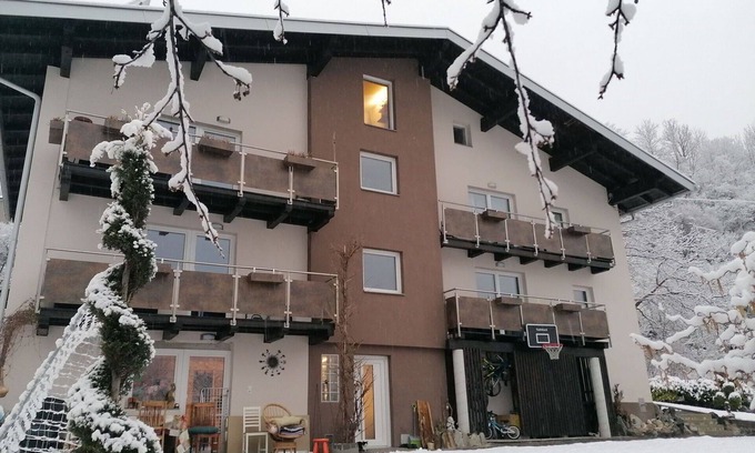Pians Apartment | Cozy Apartment for 4 with Balcony, Parking & Free WIFI