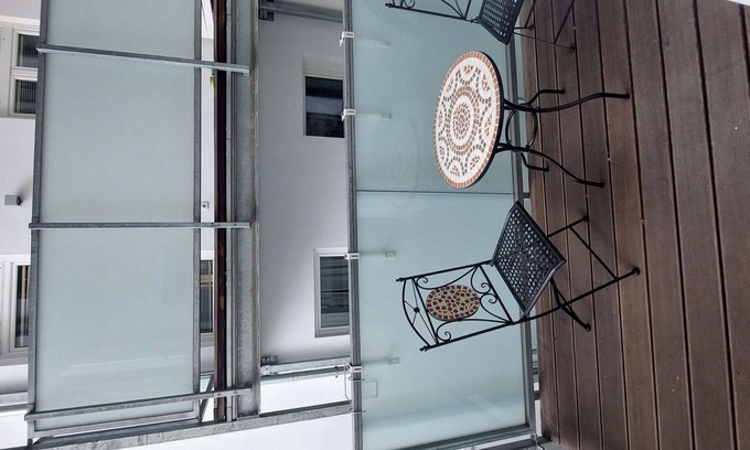 Alsergrund Apartment | Inviting Apartment for 4 with WIFI, Kitchen & Balcony