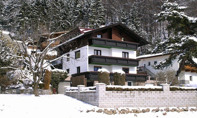 Bad Haering Apartment | Inviting Apartment for 6 with Panoramic Views & WIFI
