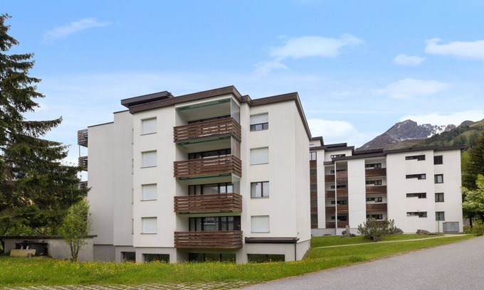 Davos-Dorf Apartment | Beautiful apartment for 6 people with WIFI, pool, TV, balcony and parking