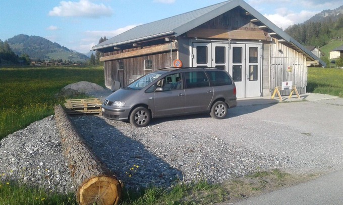 Schoenried Apartment | Spacious Apartment for 9 with WIFI, Balcony & Pet Friendly