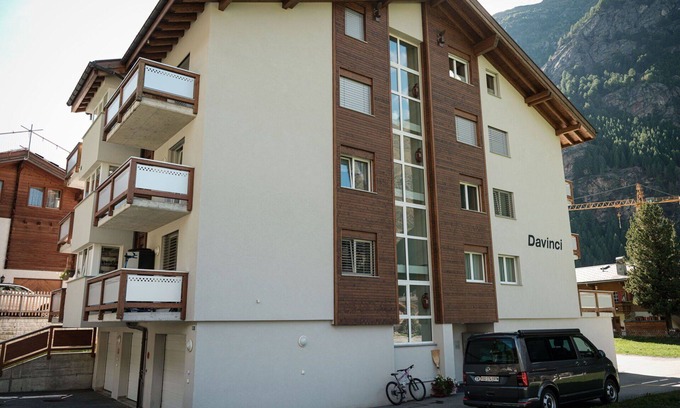 Taesch Apartment | Cozy Apartment for 6 with Lake View, Balcony & Parking