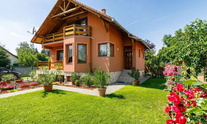 Fonyodliget Apartment | Comfortable Apartment for 6 with Lake View and WiFi