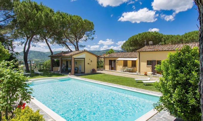 Bucine Apartment | Ideal Apartment for 4 with Pool, Terrace & Pet-Friendly