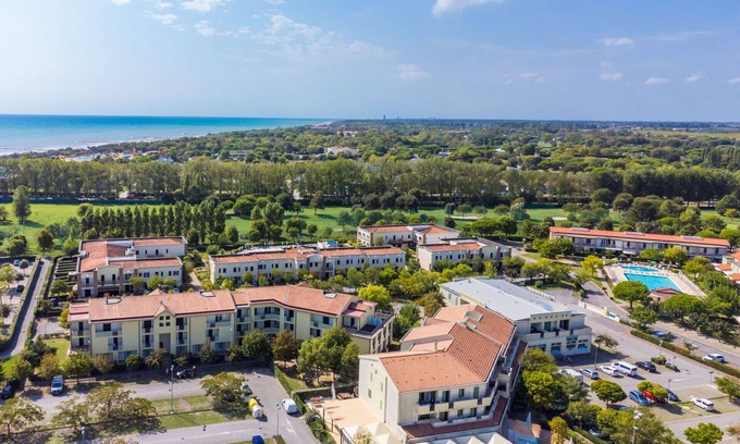 Torre di Fine Apartment | Cozy Apartment for 7 with Ocean View, A/C, and Wifi