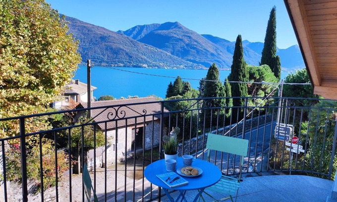 Musso Apartment | Cozy Apartment for 5 with Lake View, A/C & Balcony
