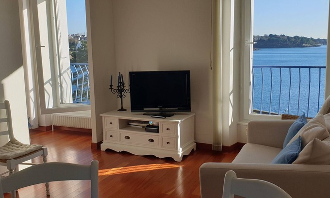Kerherou Apartment | Seaside Apartment with Breathtaking Views in Concarneau