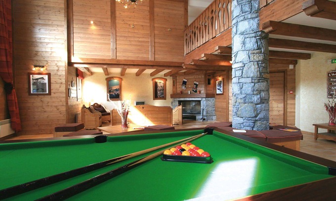 Plan Peisey Apartment | Cozy Apartment for 6 with Pool, WIFI, and Pet-Friendly Stay