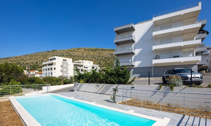 Seget Donji Apartment | Beautiful apartment in Seget Donji with WiFi
