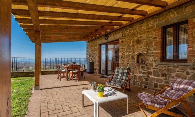 Scansano House | Inviting Villa Apartment with Pets Allowed & Scenic Views