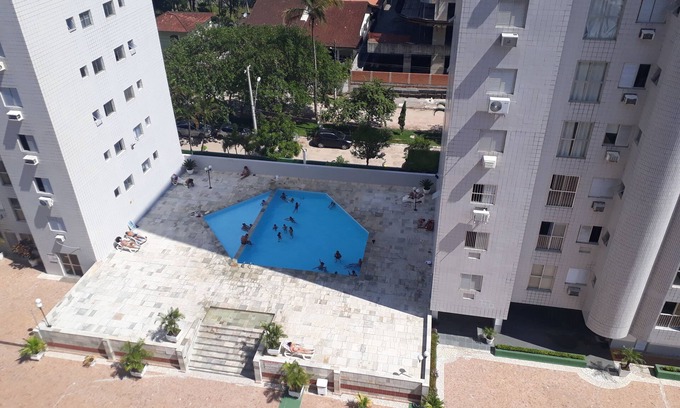 Jardim Centenario Apartment | Inviting Apartment in Enseada Guarujá with Ocean View