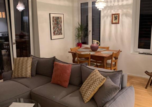 District 4 Apartment | Elegant Apartment in Central Zurich with Great Reviews