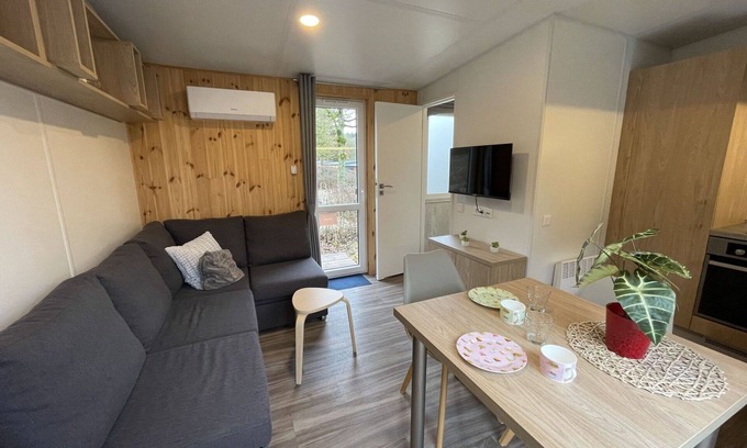 Wemding House | Comfortable Villa Apartment for 4 with Lake View & Terrace