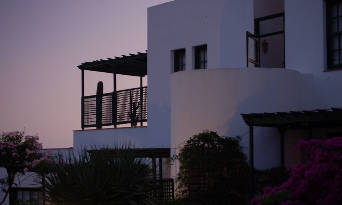 San Miguel de Abona Apartment | Cozy Family-Run Apartment with Pool & Spa Amenities