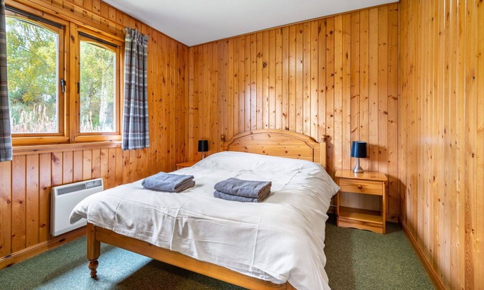 Glen Urquhart House | Cozy Villa Apartment for 6 with WiFi and Pet-Friendly Perks