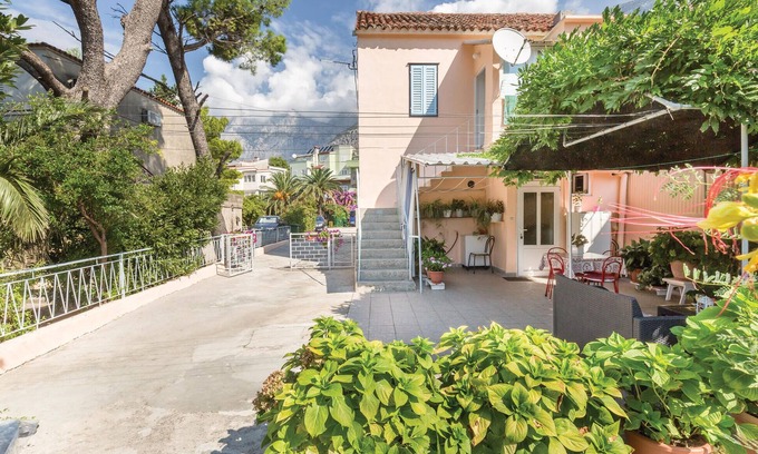 Dugis Apartment | Relaxing 2 Bedroom Accommodation with Ocean View in Makarska
