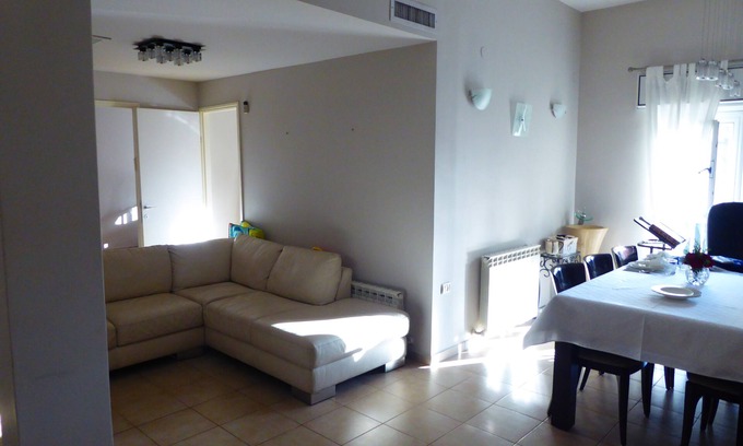 Rehavia Apartment | Elegant Apartment in Rechavia with Spa and Hot Tub