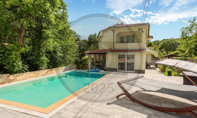 Viskovo Apartment | Spacious 3 Bedroom Stay in Kastav with Spa & Breakfast