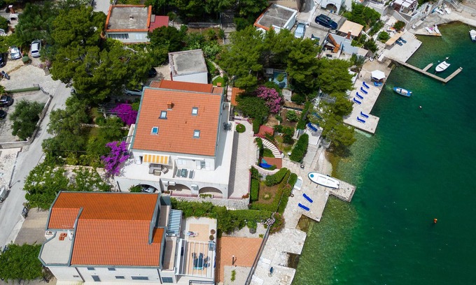 Slivno Apartment | Relax by the Sea in a Spacious Vacation Apartment