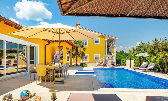 Marceljani Apartment | Inviting Apartment in Marceljani with Pool and Spa Amenities