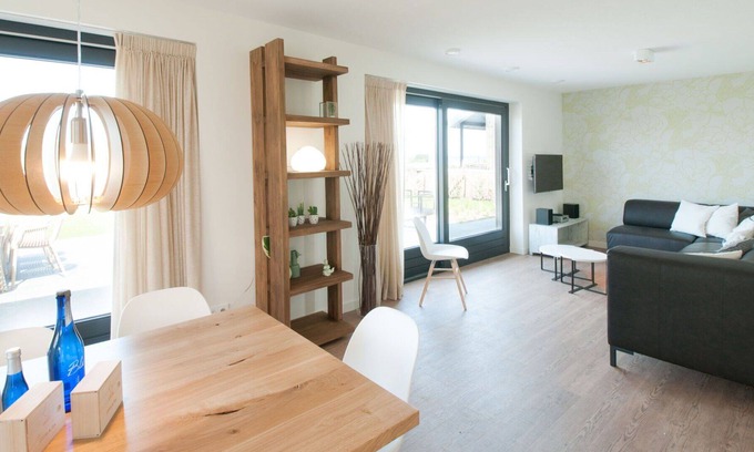Tholen House | Beautiful apartment in villa for 10 people with WIFI, TV and parking