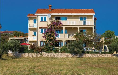 Povljana Apartment | Pet-Friendly Apartment in Povljana with Free Wifi