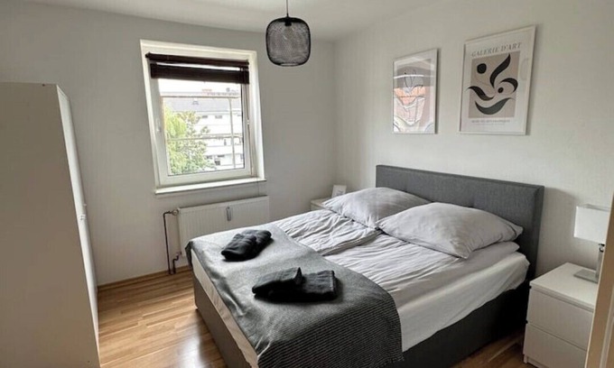 Neuehrenfeld Apartment | Elegant Apartment in Cologne Ehrenfeld with Pool & Spa