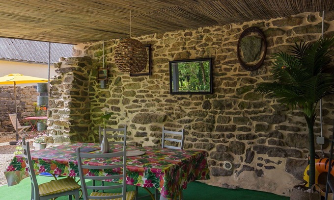 Tregunc House | Beautiful apartment in villa for 4 guests with WIFI, TV and terrace