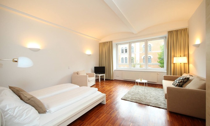 Roßau Apartment | Elegant Apartment in the Heart of Vienna with Breakfast