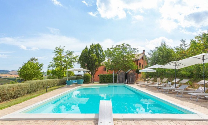Citta Sant'Angelo House | Beautiful apartment in villa for 10 guests with WIFI, pool, TV, terrace and parking