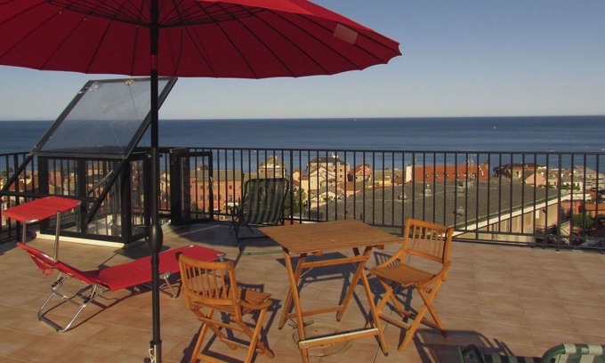 Laigueglia Apartment | Beautiful apartment for 6 people with A/C, WIFI, terrace, pets allowed and panoramic view