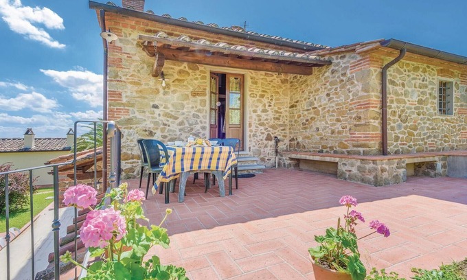 Larciano Apartment | Family-Friendly 2 Bedroom Stay in Larciano PT with Pool