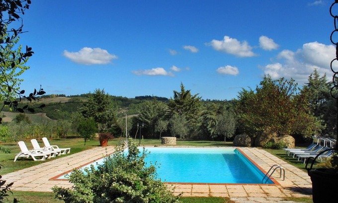 Pomarance Villa | Inviting Villa Apartment with Pool, Ocean View & WIFI