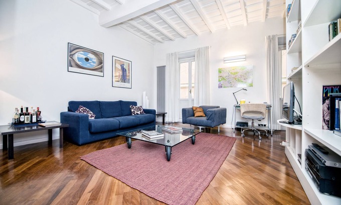 Rione III Colonna Apartment | Prime Location Apartment Near Spanish Steps & Trevi Fountain