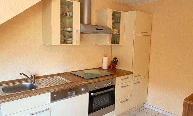 Klotten Apartment | Cozy Apartment with Moselle View and Netflix Access
