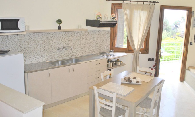 Kastri Apartment | Cozy Apartment Diktamos Steps from the Beach with Breakfast