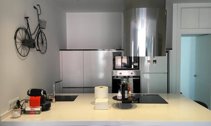 Carabanchel Apartment | Cozy Apartment Near Madrid Rio with Parking Available