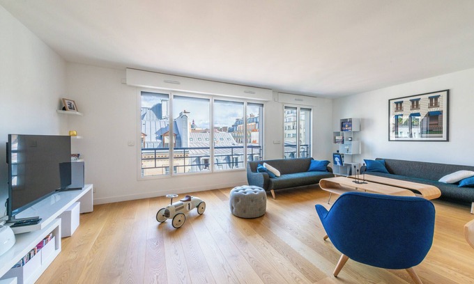 8th Arrondissement Apartment | Beautiful apartment near the Champs Elysées 95 m2