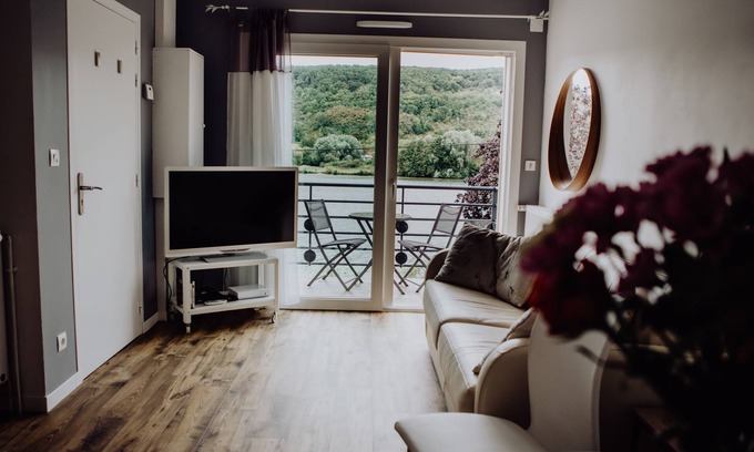 Vernon Apartment | Idyllic Apartment by the Seine in Vernon Giverny for 4